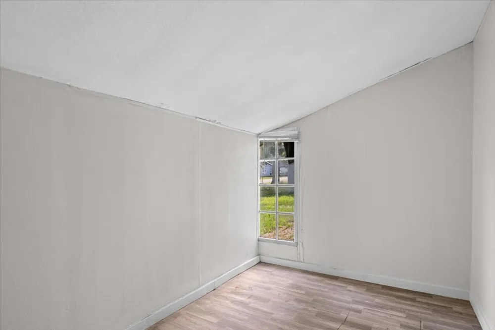 103 W Beaumont Thrall, TX 76578