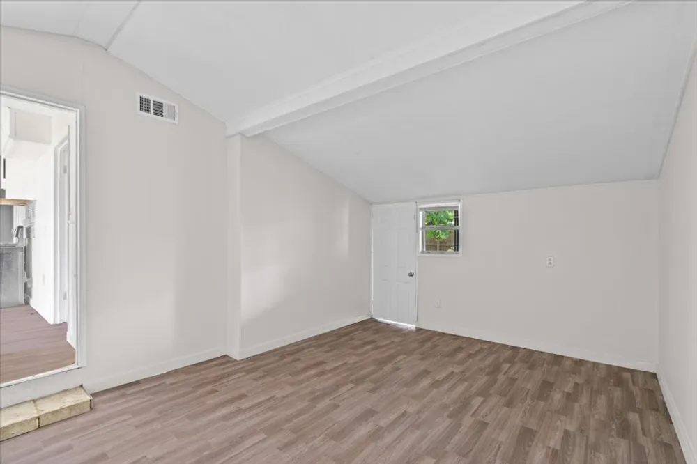 103 W Beaumont Thrall, TX 76578