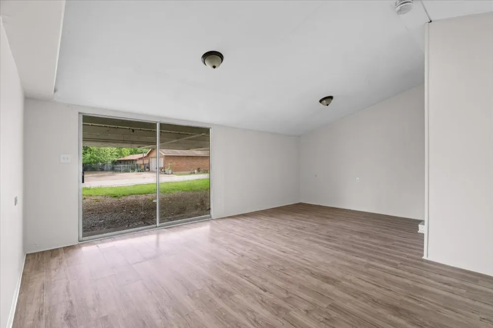 103 W Beaumont Thrall, TX 76578