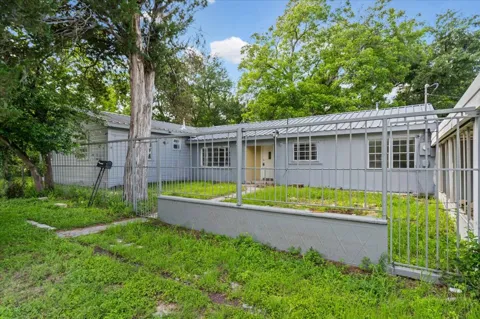 103 W Beaumont