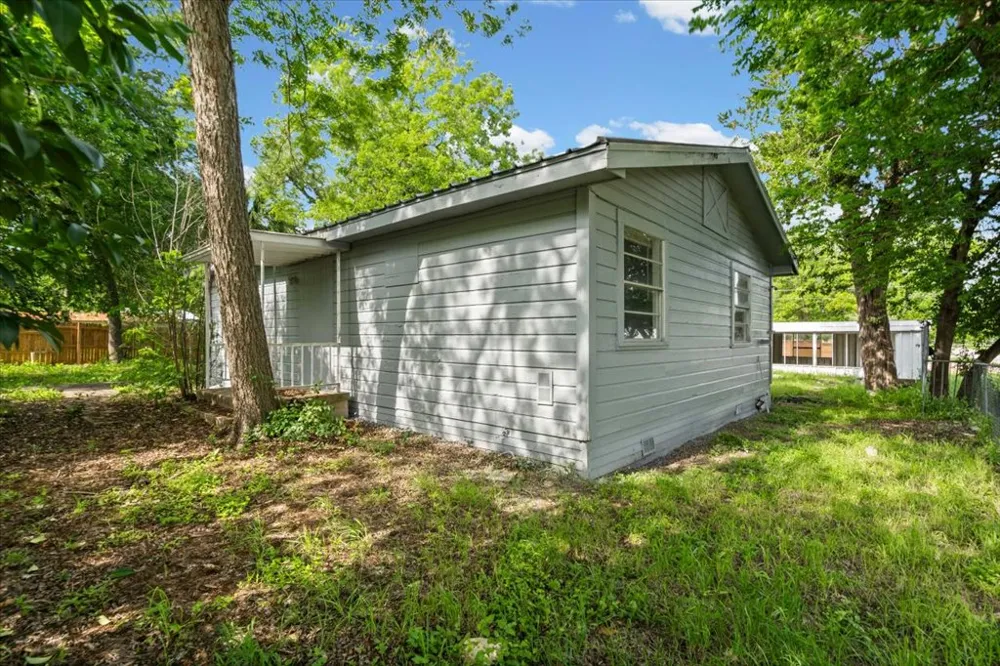 103 W Beaumont Thrall, TX 76578