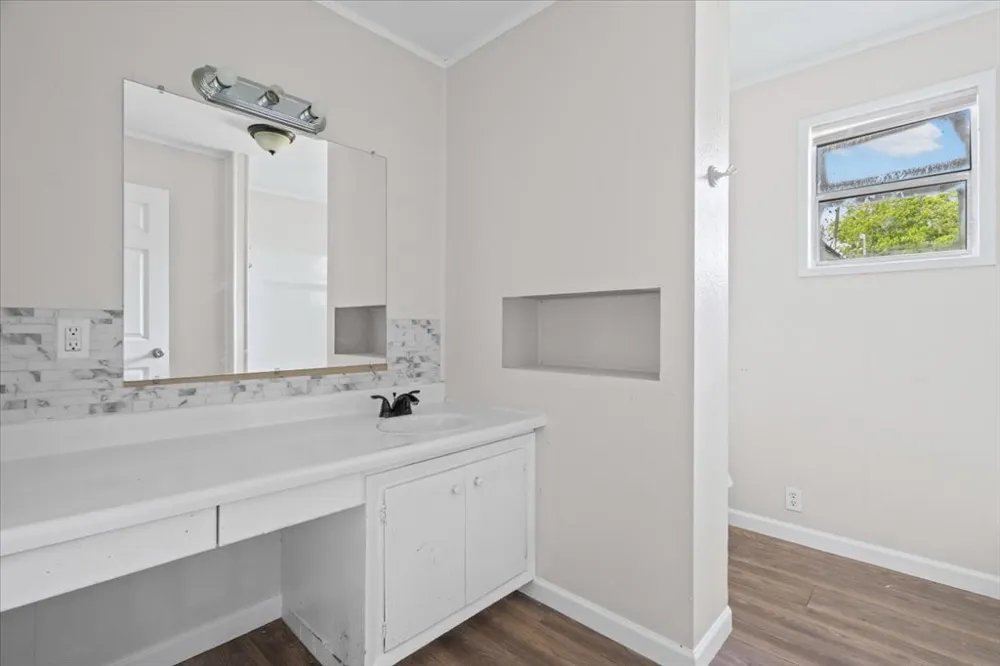 103 W Beaumont Thrall, TX 76578