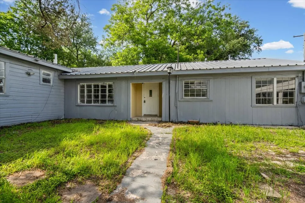 103 W Beaumont Thrall, TX 76578