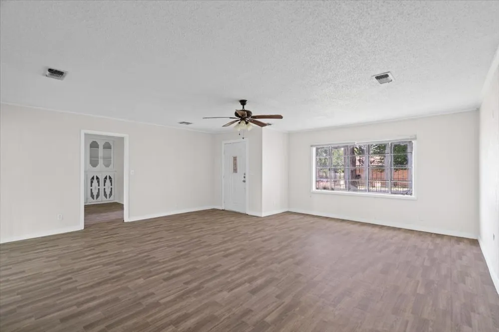 103 W Beaumont Thrall, TX 76578