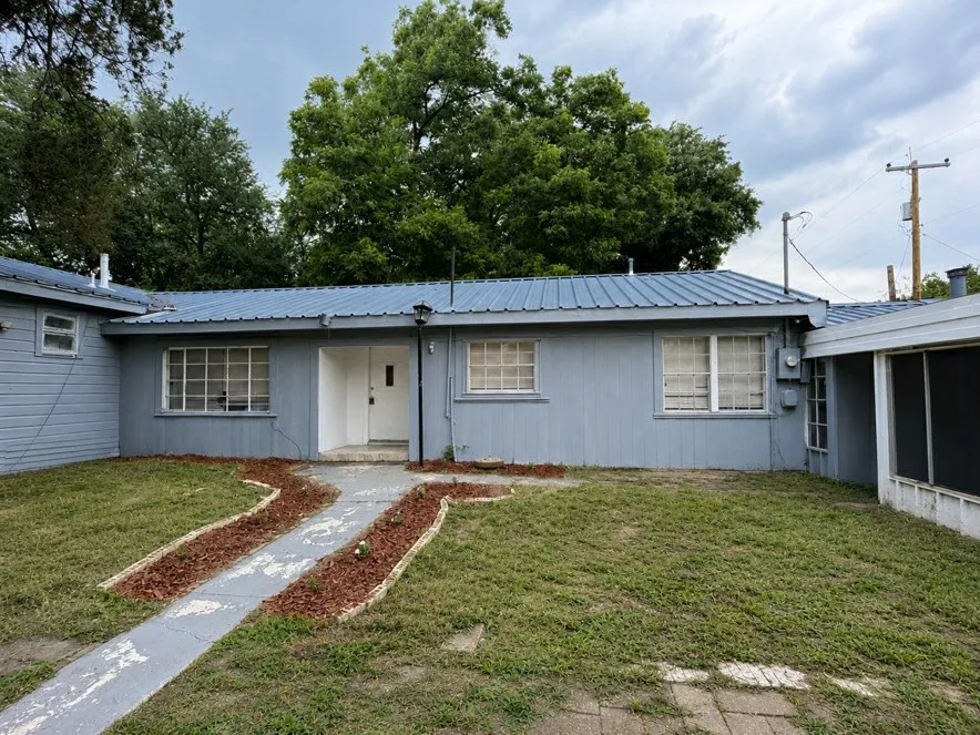 103 W Beaumont Thrall, TX 76578