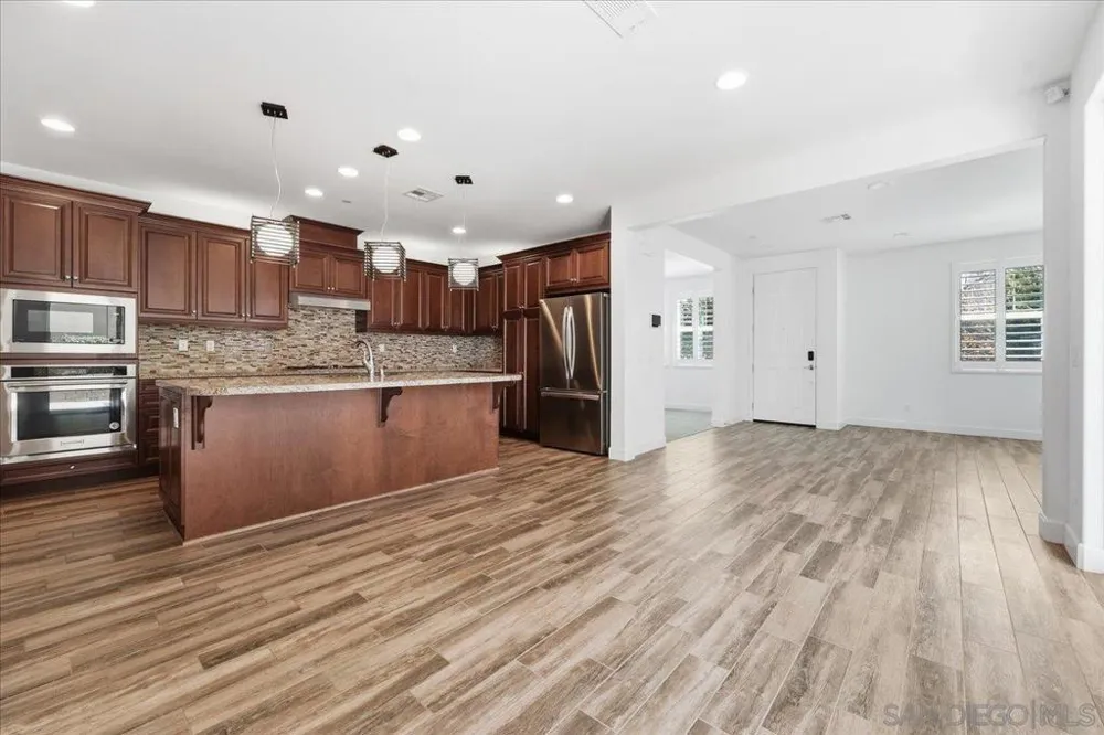 6692 Dondero Trail San Diego, CA 92130