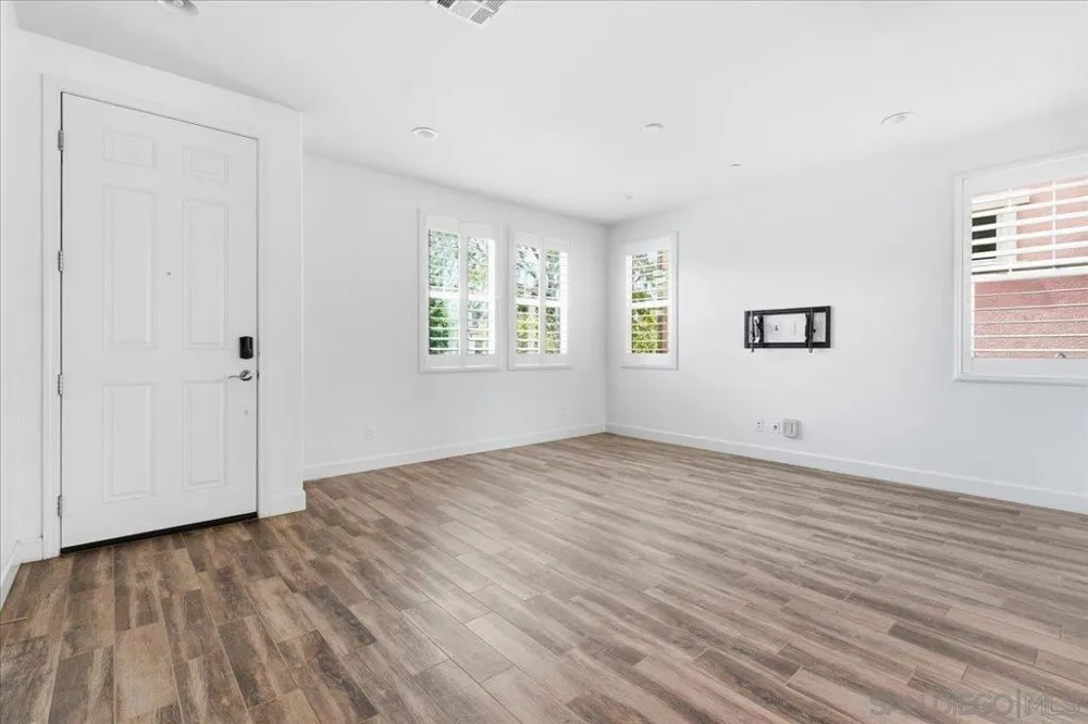 6692 Dondero Trail San Diego, CA 92130