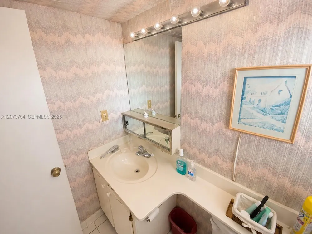 1751 NW 75th Ave #303 Plantation, FL 33313