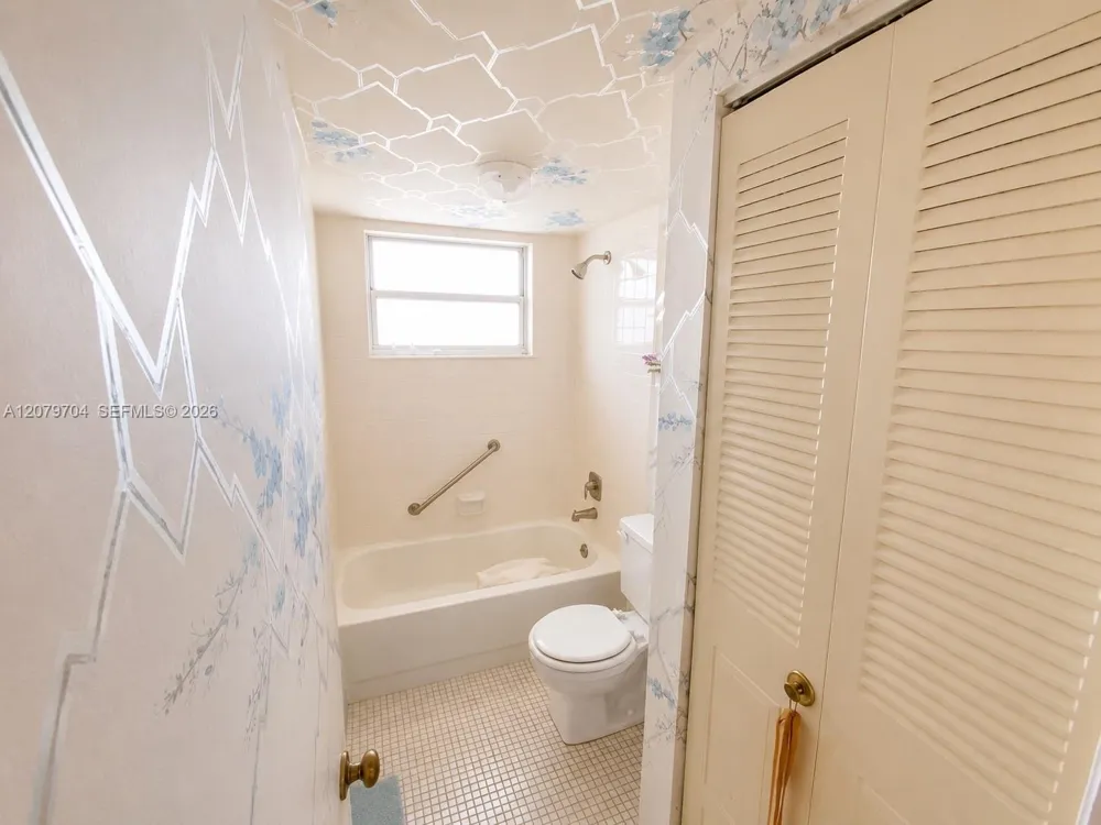 1751 NW 75th Ave #303 Plantation, FL 33313