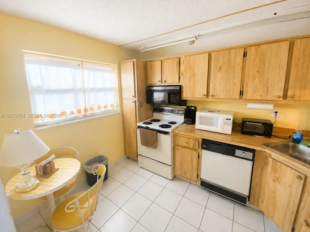 1751 NW 75th Ave #303 Plantation, FL 33313