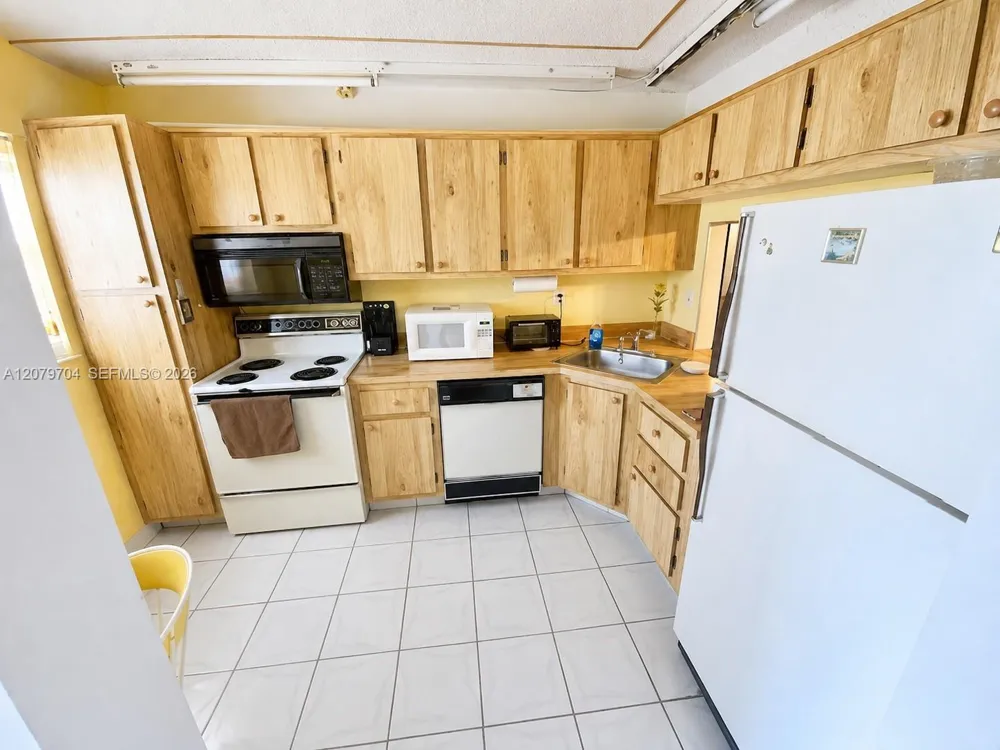 1751 NW 75th Ave #303 Plantation, FL 33313