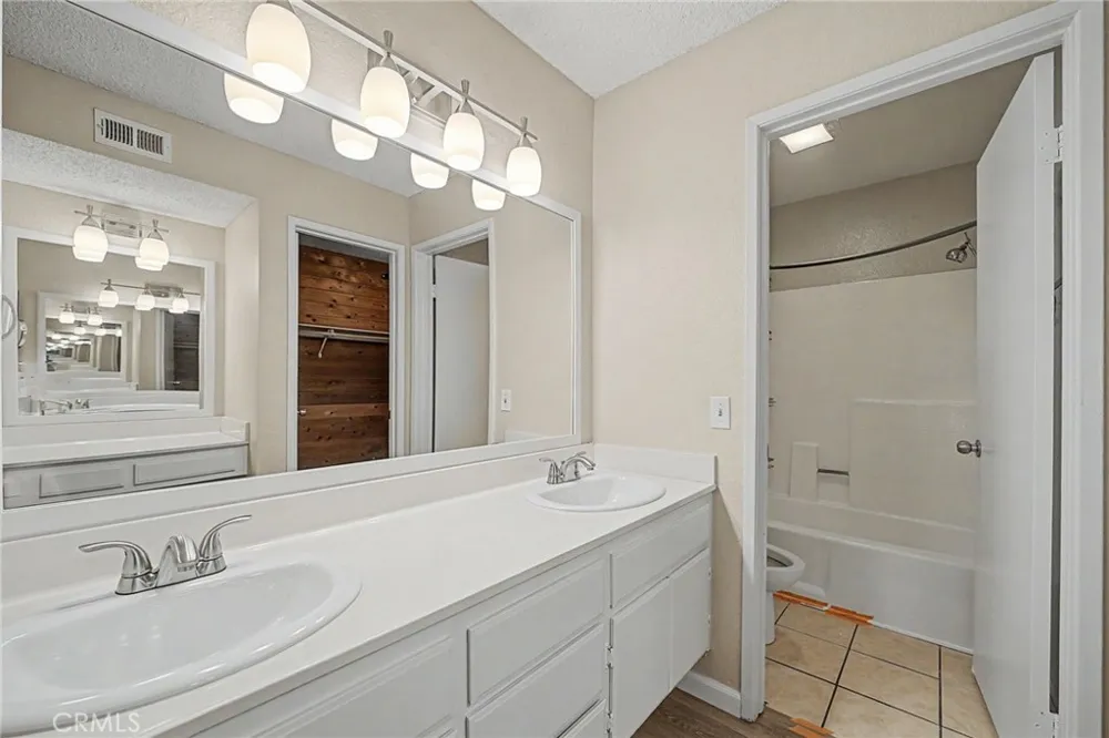 1754 Shady Oaks Court Azusa, CA 91702