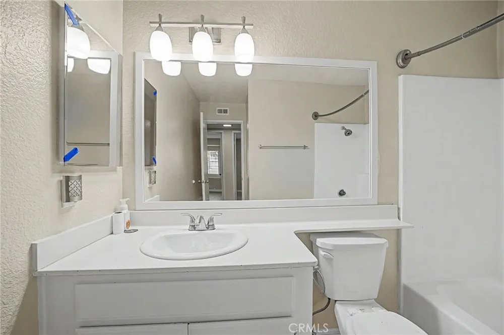 1754 Shady Oaks Court Azusa, CA 91702