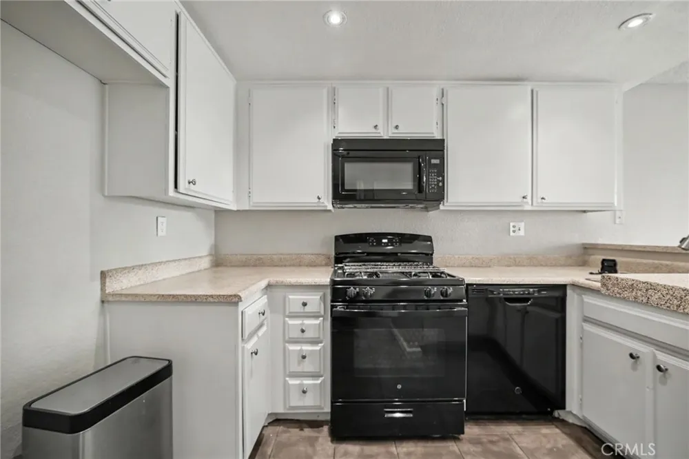 1754 Shady Oaks Court Azusa, CA 91702