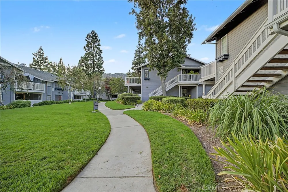 1754 Shady Oaks Court Azusa, CA 91702
