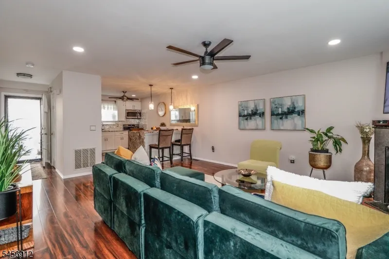 323 Ventnor Ct Piscataway, NJ 08854