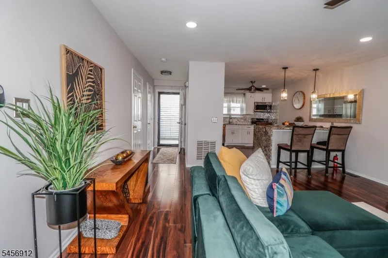 323 Ventnor Ct Piscataway, NJ 08854