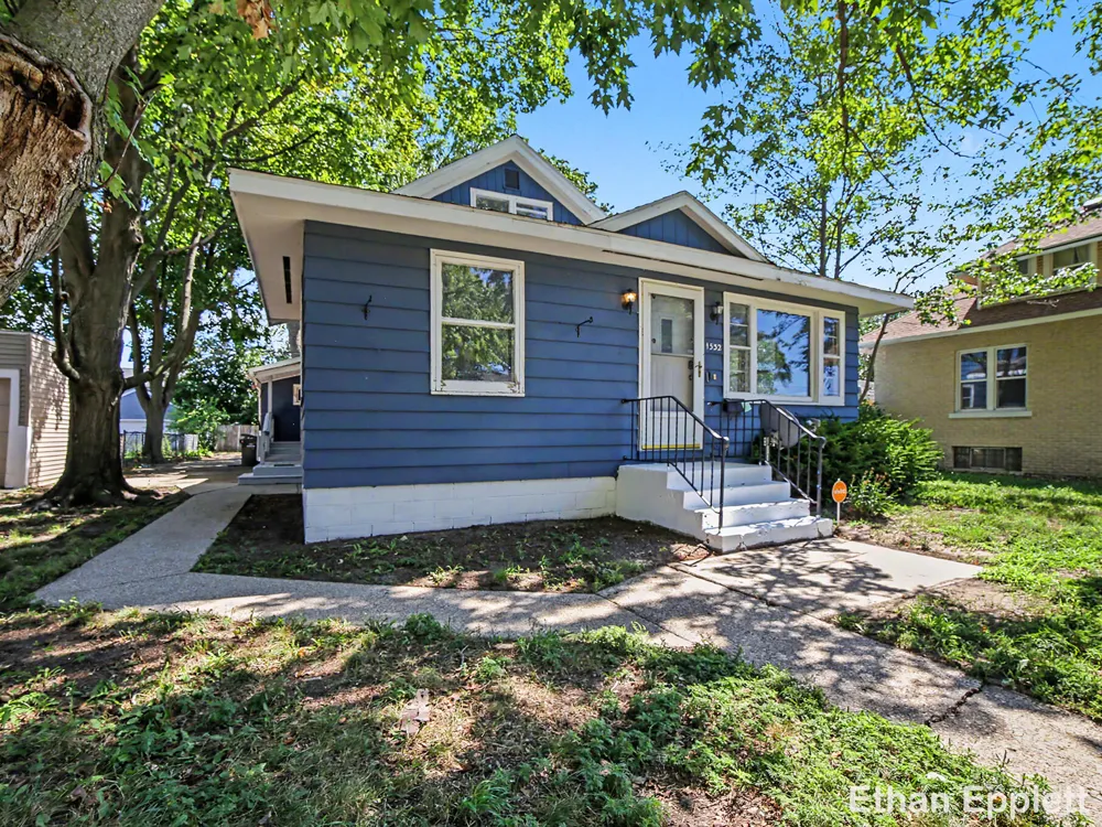 1532 Leahy Street Muskegon City, MI 49442
