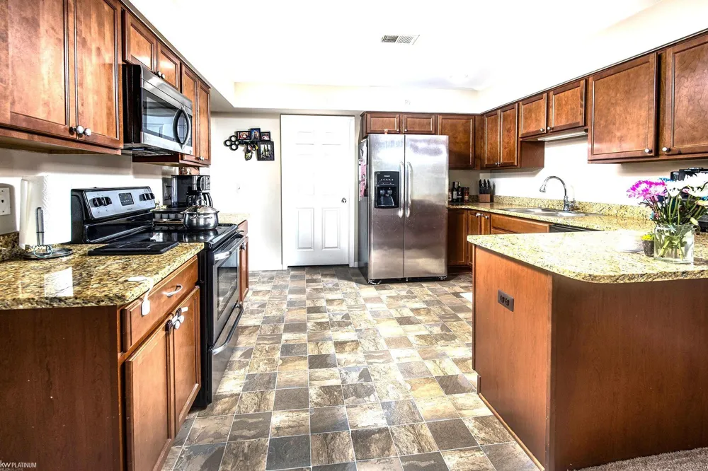 14225 Shadywood Drive Sterling Heights City, MI 48312