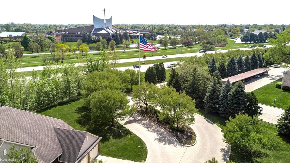 14225 Shadywood Drive Sterling Heights City, MI 48312