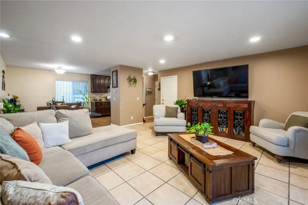 1606 E Sandison Wilmington, CA 90744