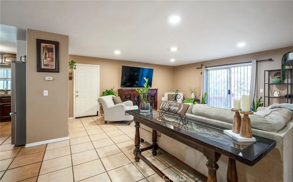 1606 E Sandison Wilmington, CA 90744