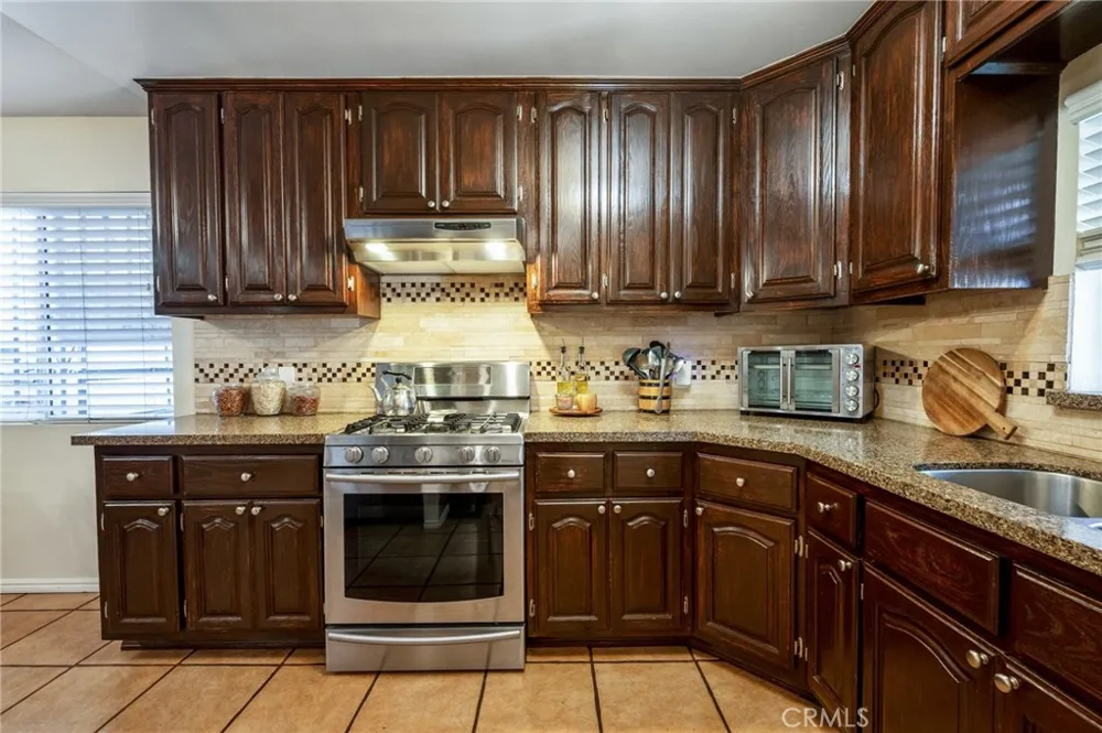 1606 E Sandison Wilmington, CA 90744