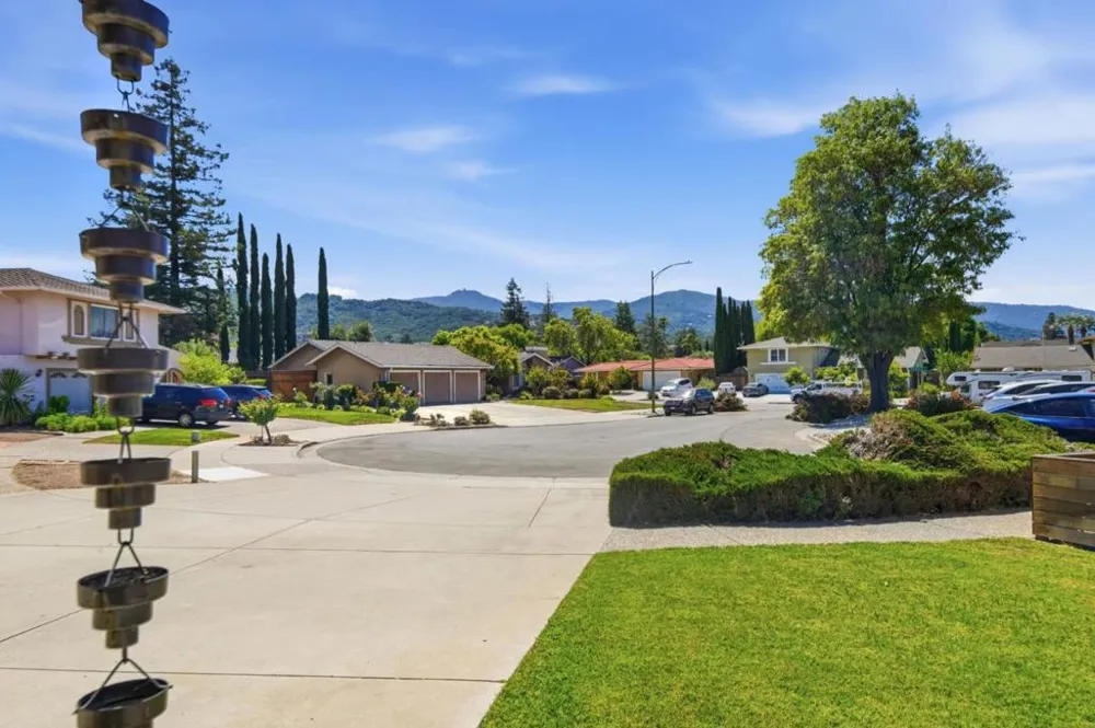 6894 Serenity Court San Jose, CA 95120