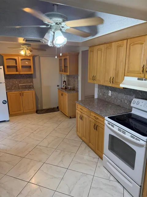 7250 NW 8TH COURT