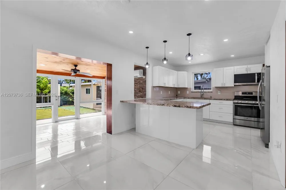 9450 SW 25th Dr Miami, FL 33165