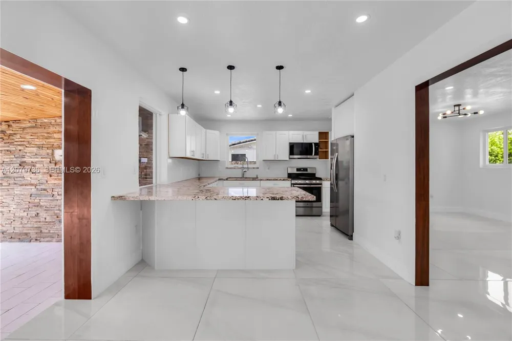 9450 SW 25th Dr Miami, FL 33165