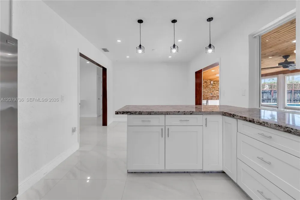 9450 SW 25th Dr Miami, FL 33165