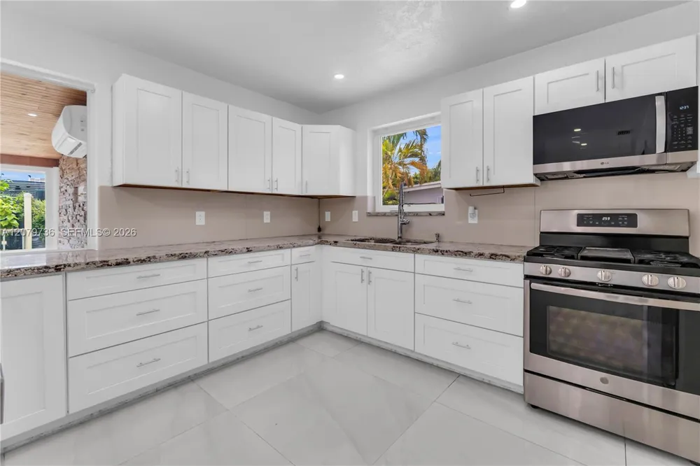 9450 SW 25th Dr Miami, FL 33165