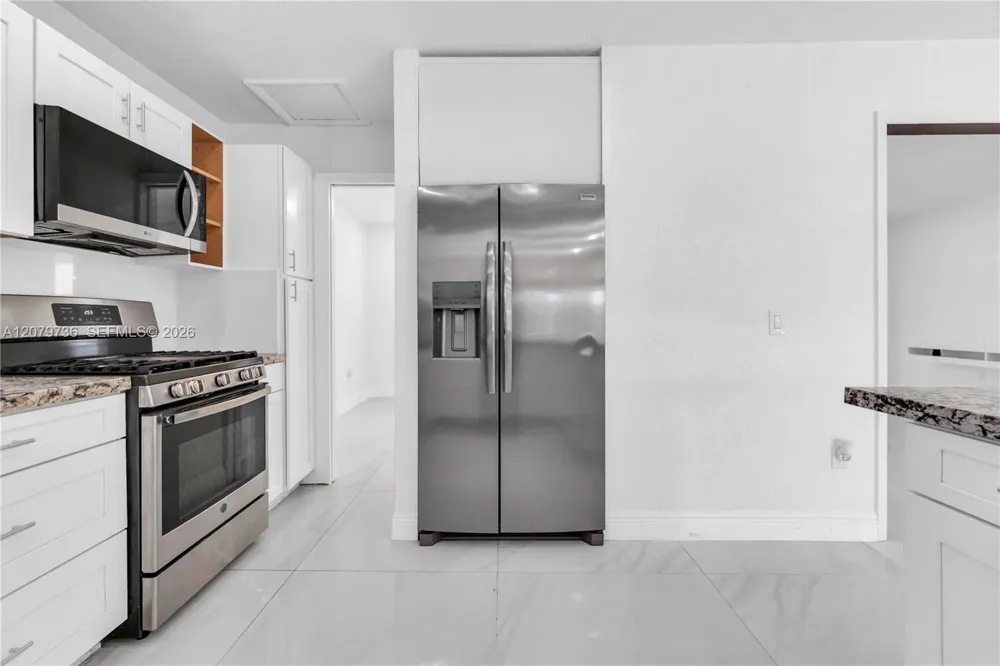 9450 SW 25th Dr Miami, FL 33165