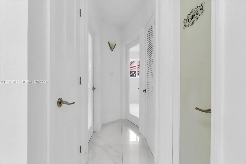 9450 SW 25th Dr Miami, FL 33165