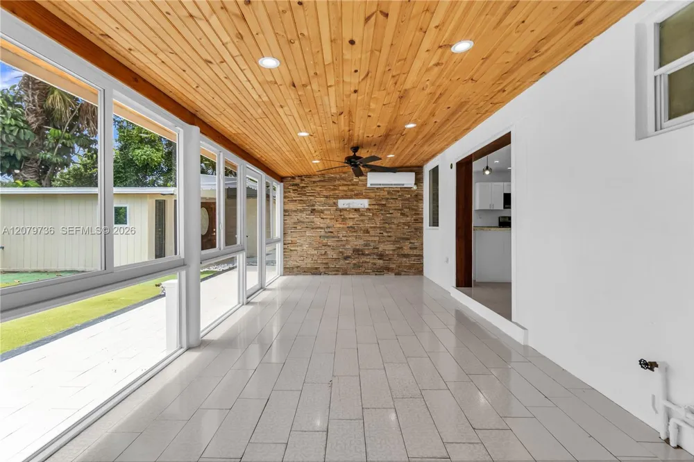 9450 SW 25th Dr Miami, FL 33165