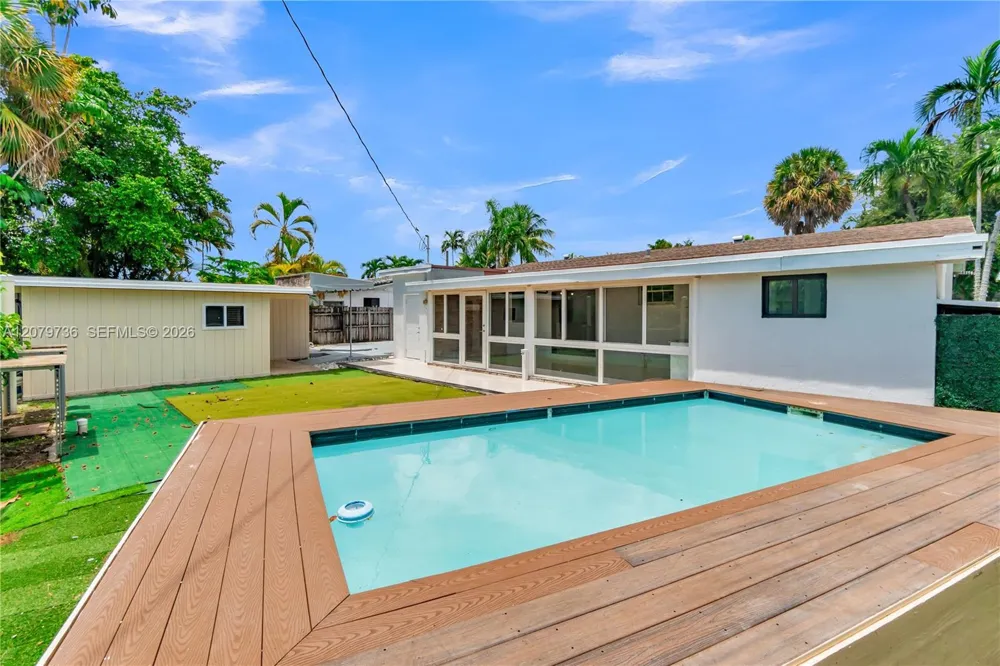 9450 SW 25th Dr Miami, FL 33165