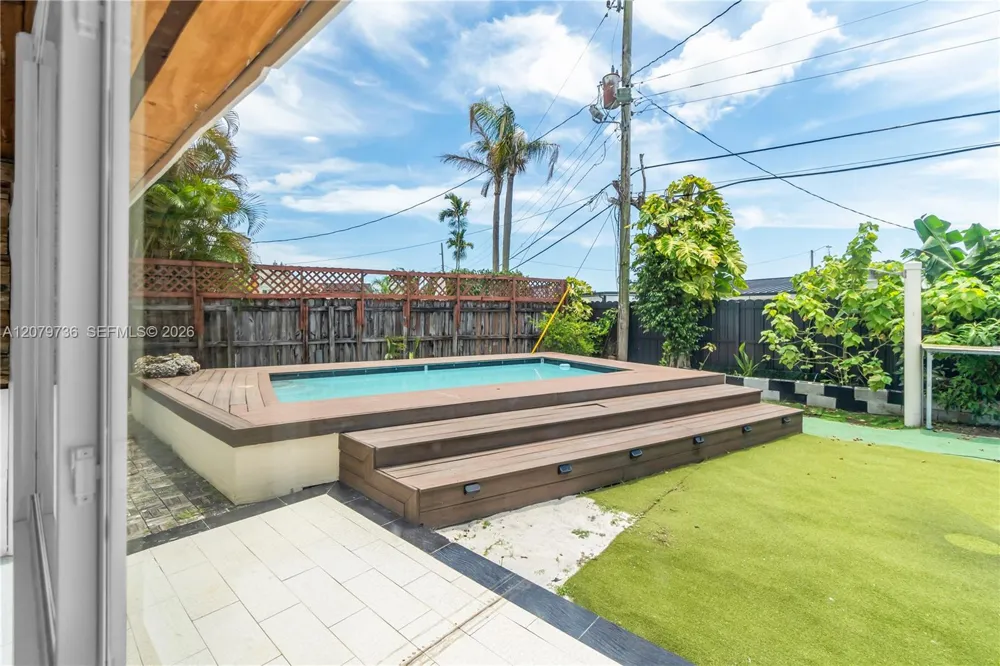 9450 SW 25th Dr Miami, FL 33165