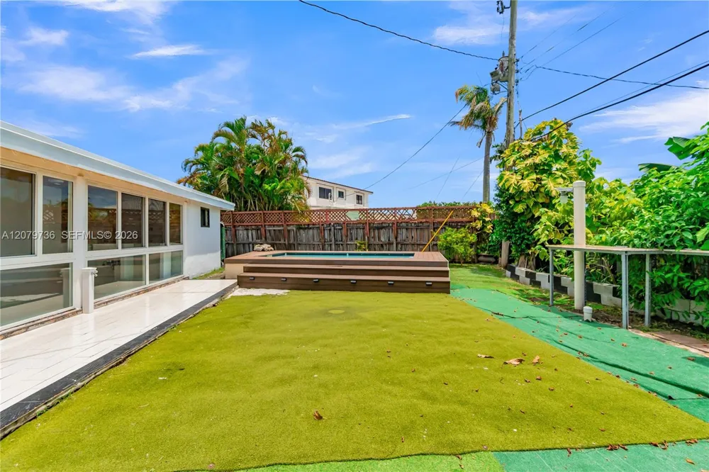 9450 SW 25th Dr Miami, FL 33165