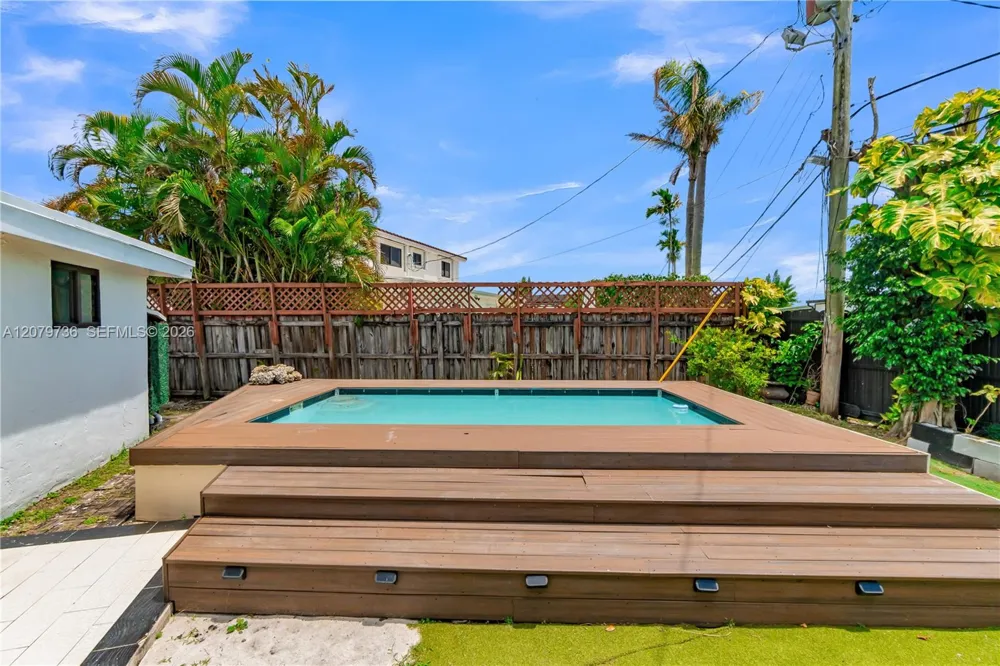 9450 SW 25th Dr Miami, FL 33165