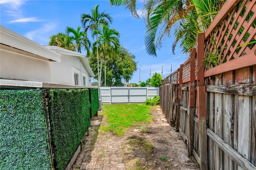 9450 SW 25th Dr Miami, FL 33165