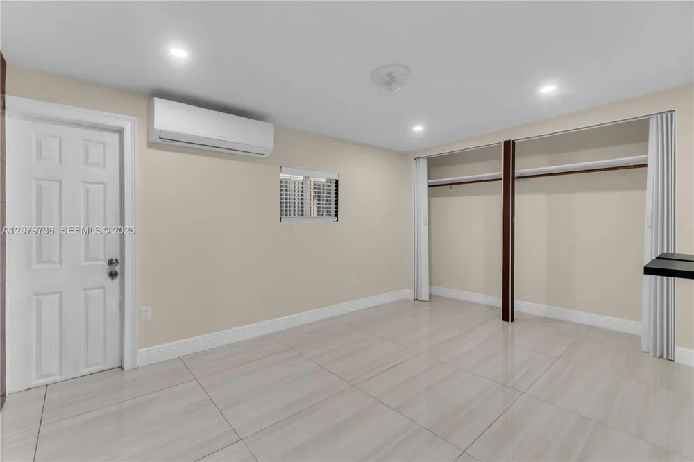 9450 SW 25th Dr Miami, FL 33165