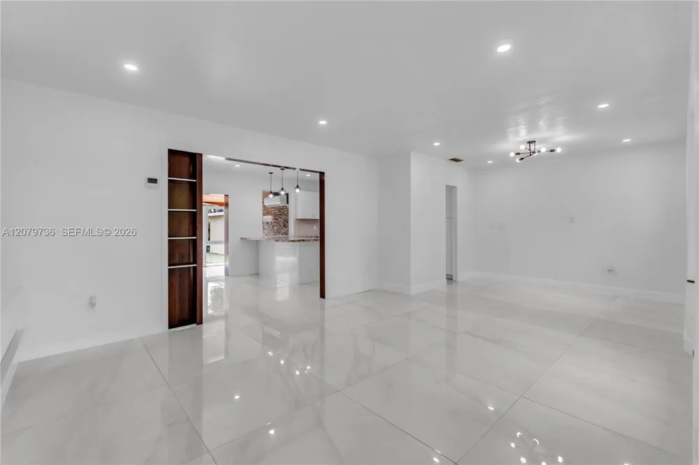9450 SW 25th Dr Miami, FL 33165