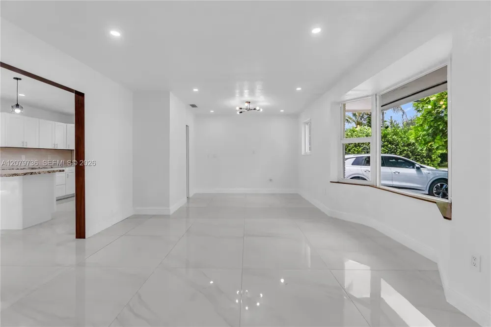 9450 SW 25th Dr Miami, FL 33165