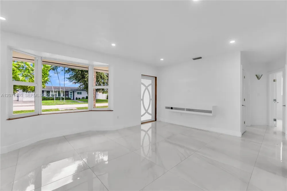 9450 SW 25th Dr Miami, FL 33165