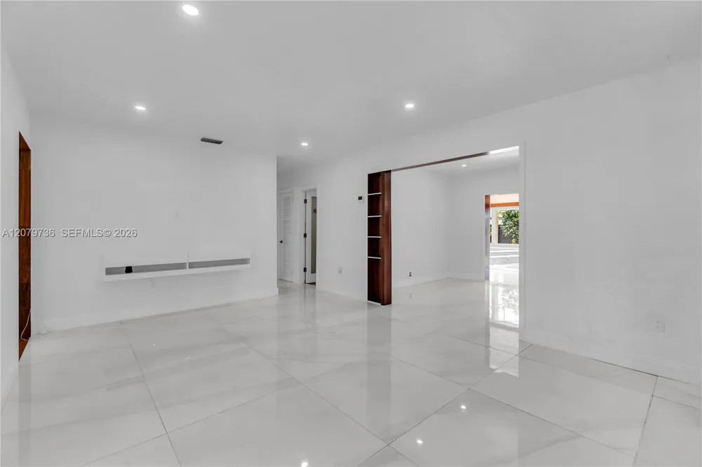 9450 SW 25th Dr Miami, FL 33165