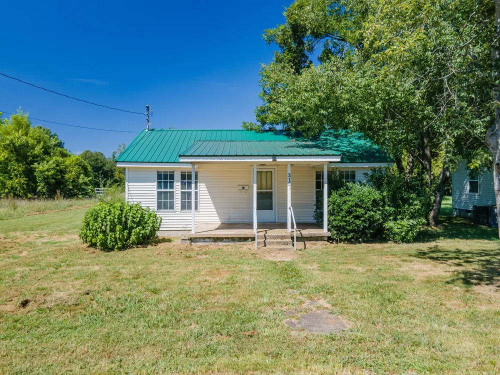 315 Willis Ave Hohenwald, TN 38462