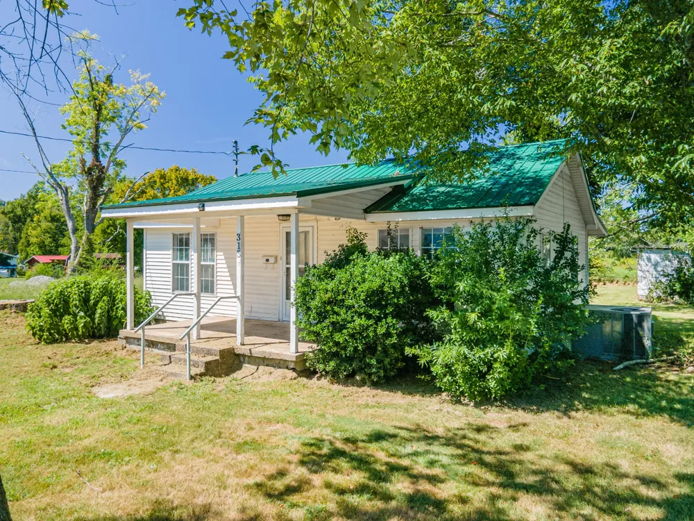 315 Willis Ave Hohenwald, TN 38462