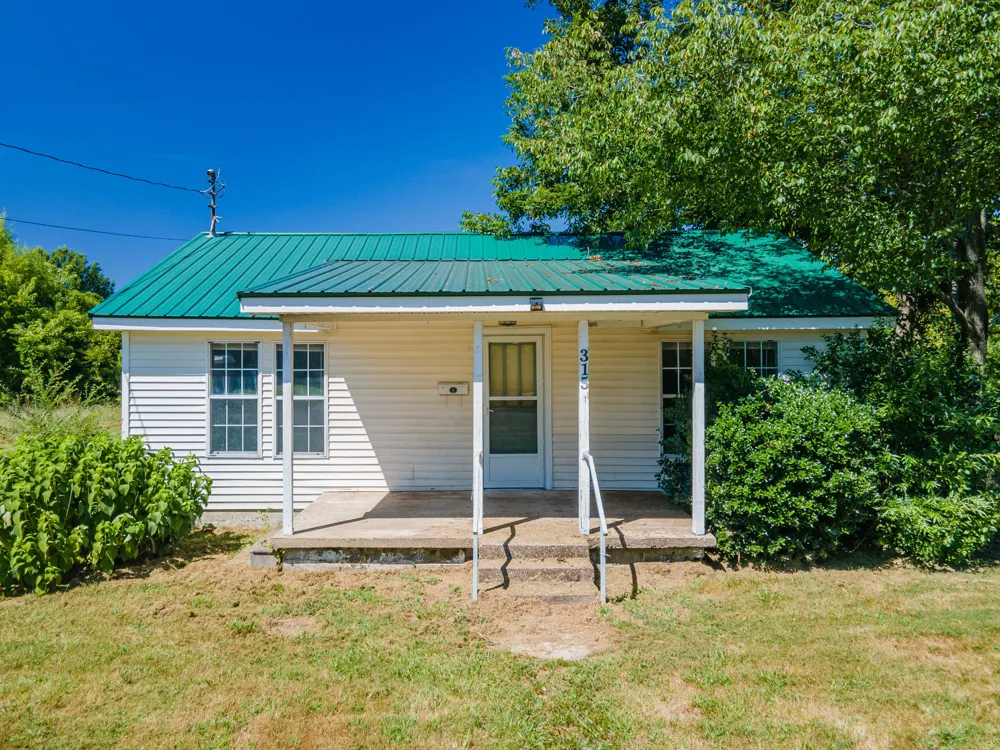 315 Willis Ave Hohenwald, TN 38462