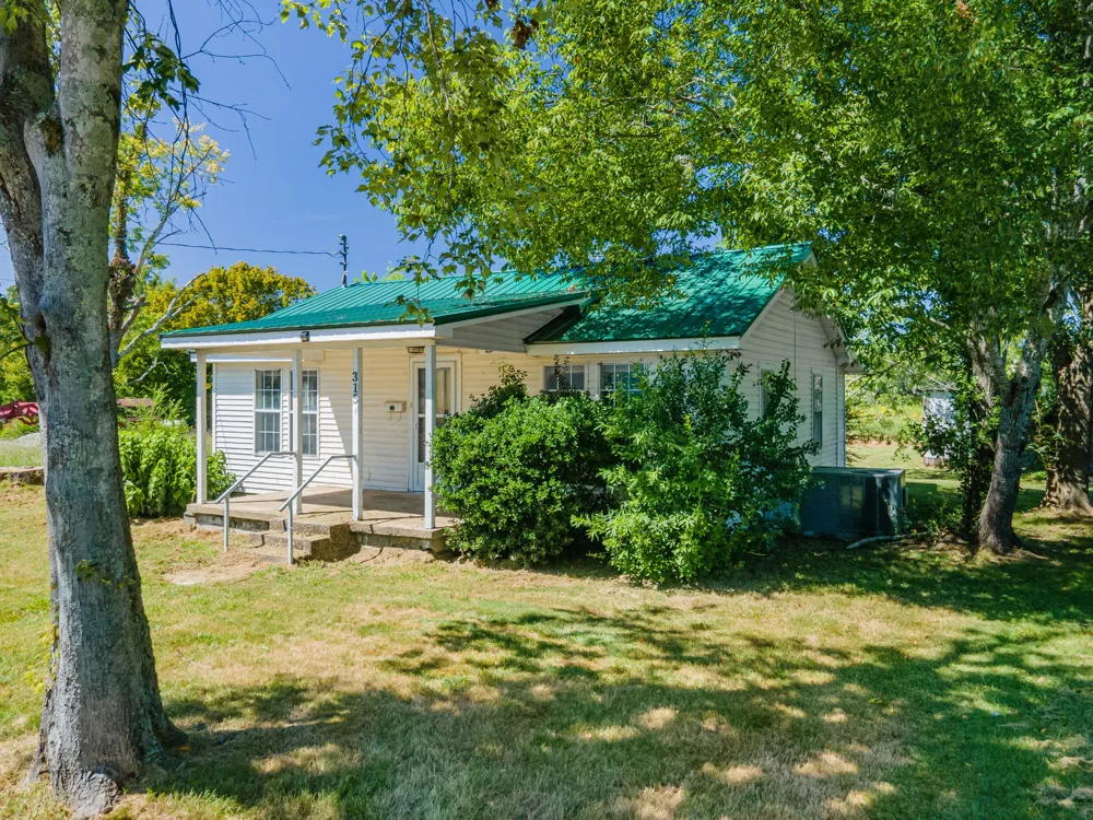 315 Willis Ave Hohenwald, TN 38462